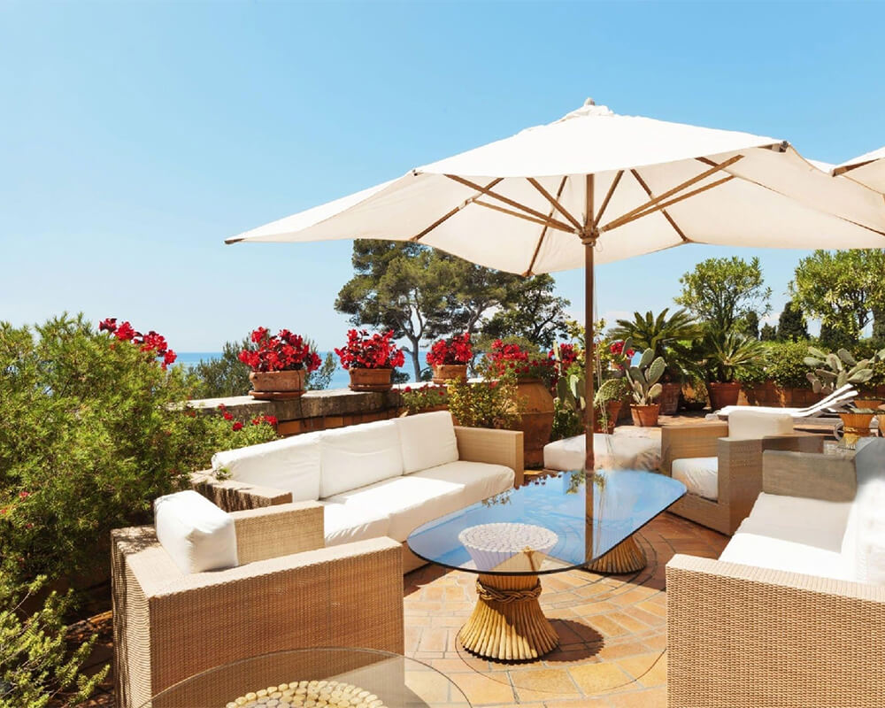 hotel_outdoor_patio